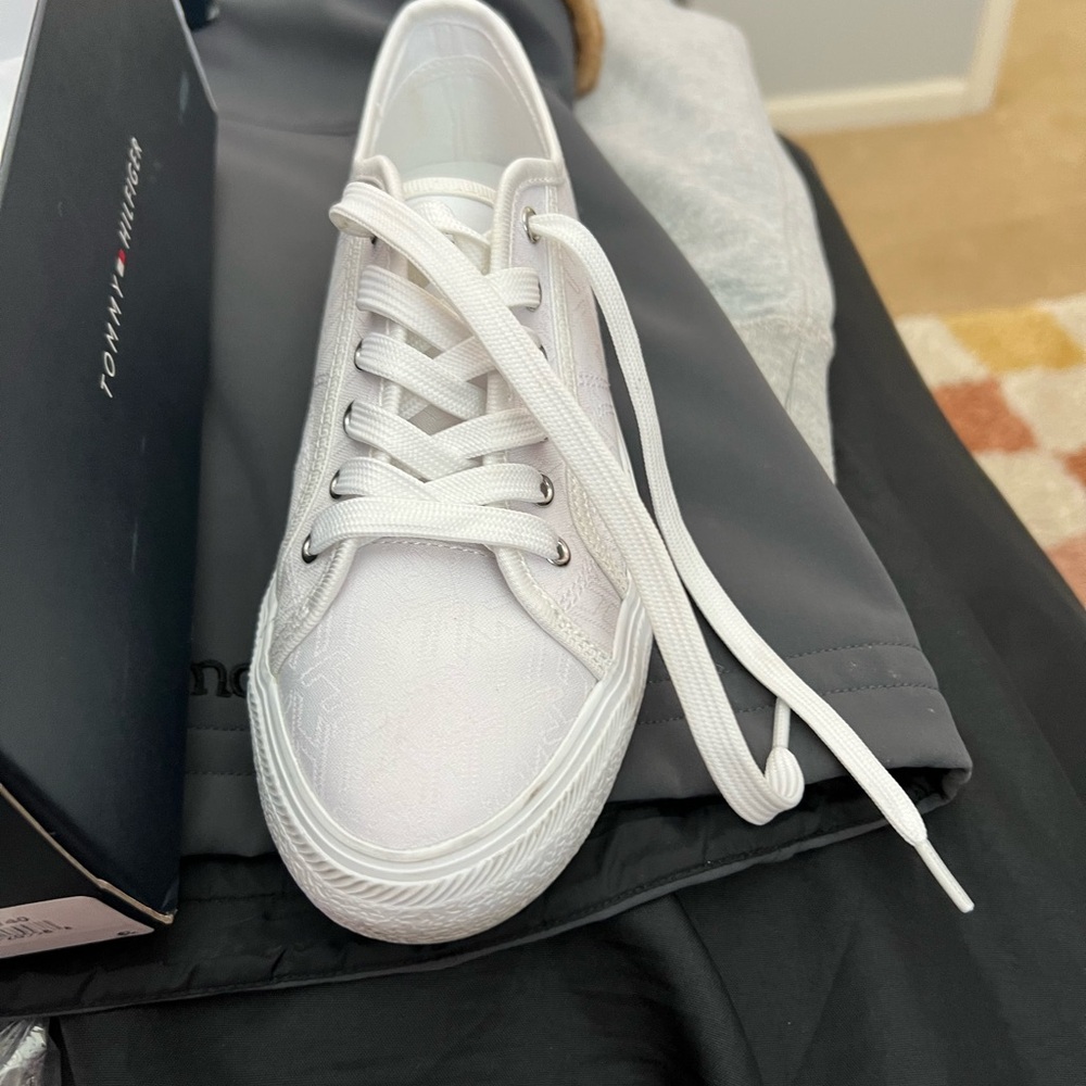 Tommy Hilfiger Women’s White Low-Top Lace-Up Sneaker